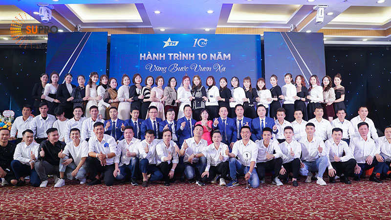 Trang phục công sở sơ mi, quần âu là sự lựa chọn phù hợp nhất